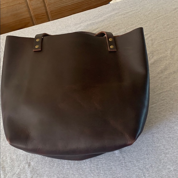 Elegant Brown Leather Tote Bag - Picture 3 of 7